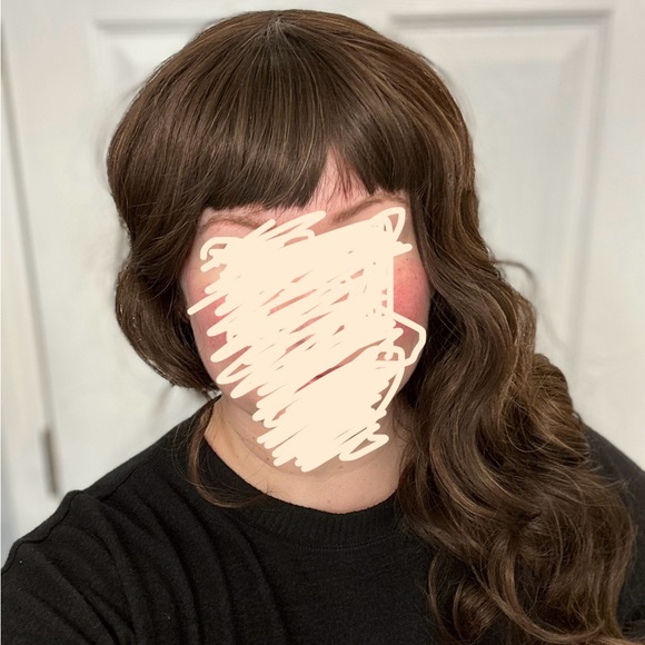Long Curly Wig w Bangs - Picture 8 of 9